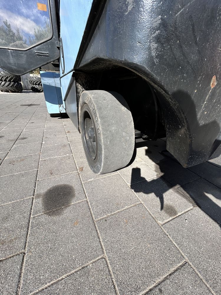 Wózek widłowy Heden 8470