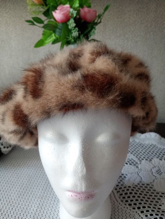 Ładna czapka moherowa beretka damska