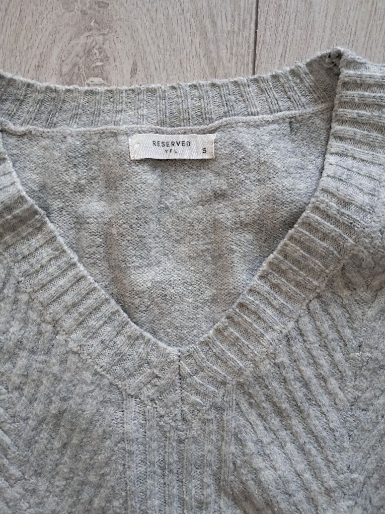 Sweter z wiązaniem