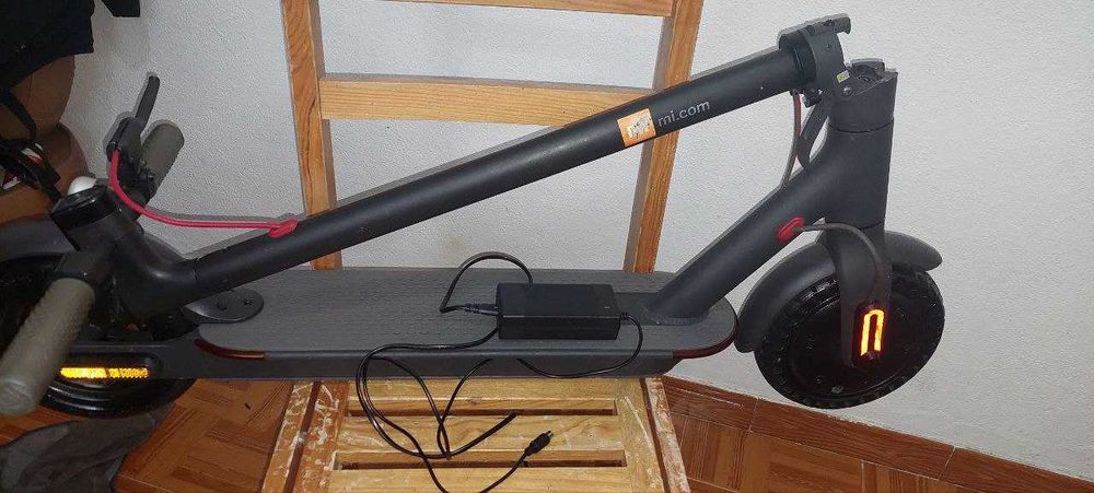 Scooter/Trotinete Xiaomi M365 Pro 300W com 25km de autonomia e 37 kM