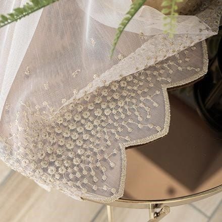 Delikatna zwiewna firana haftowana Złote Kropki 240x300 taśma