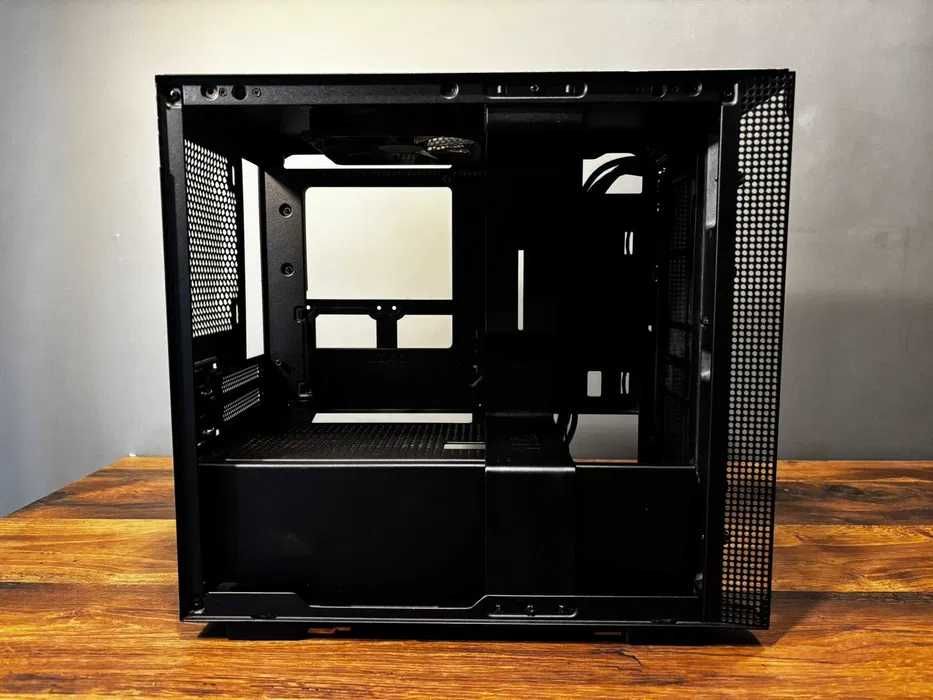 Obudowa gamingowa PC - NZXT H210 czarna