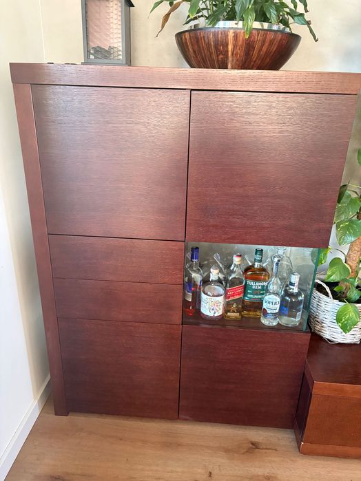 Meble zestaw dwie witryny i komoda