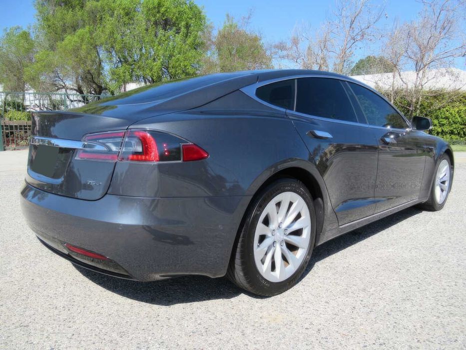 Tesla Model S 75D      2017