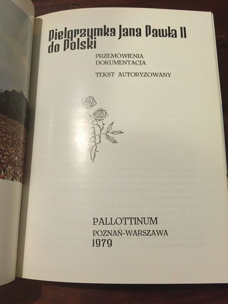 Książka pamiątkowa o pielgrzymce papieża Jana Pawła II do Polski