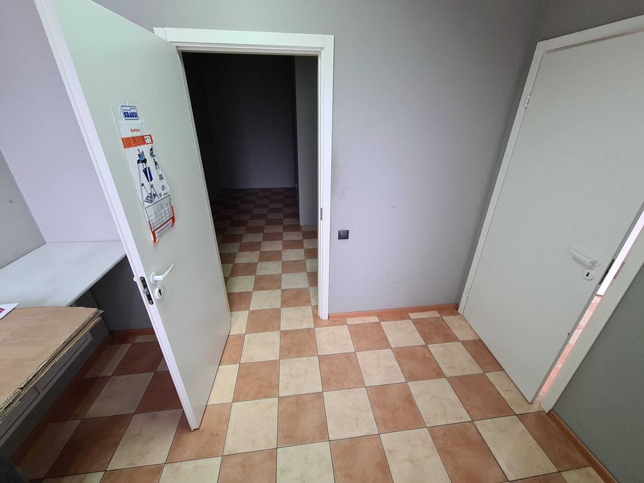 Срібнокільска 1, 54м.кв., 1 поверх фасад оренда. Власник