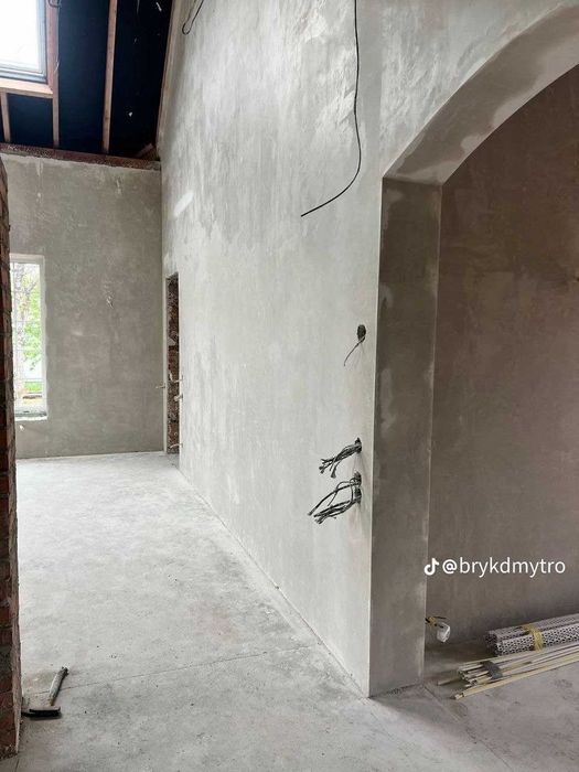 Механічна/машинна штукатурка. Гіпсова/цементна штукатурка стін