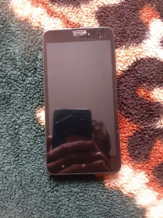 Продам телефон під заміну екрана