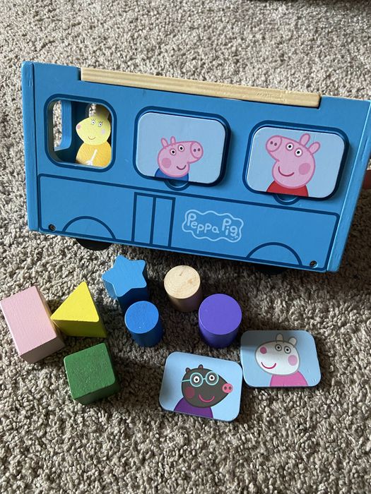 Деревʼяний автобус-сортер