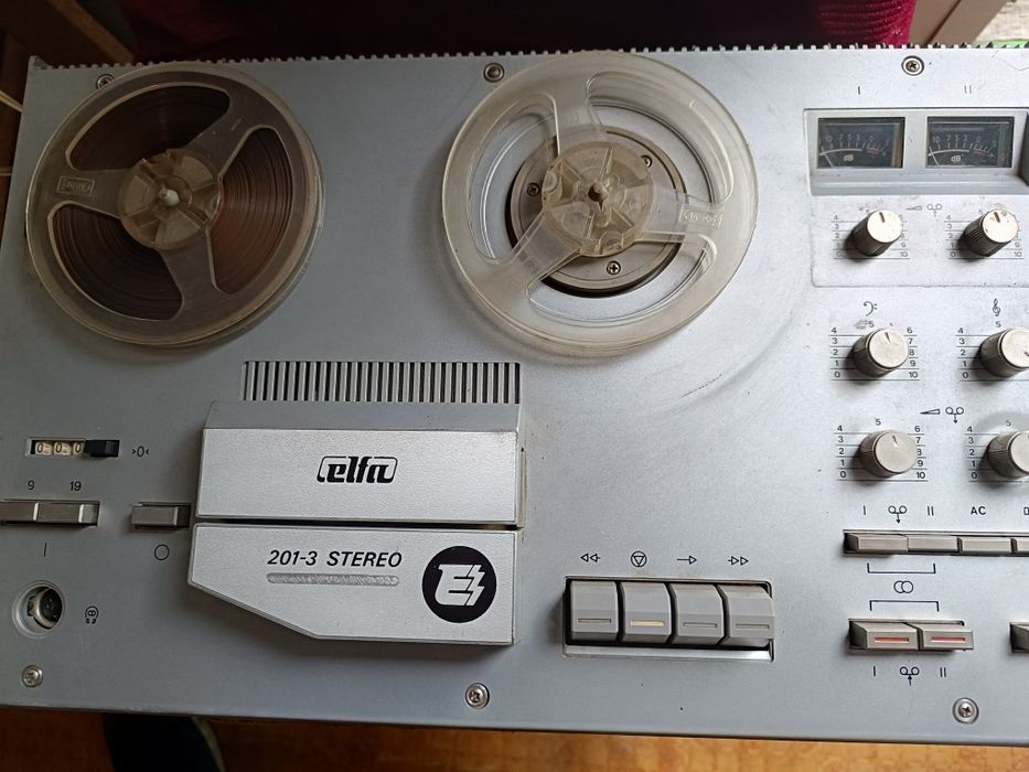 Магнитофон Elfa.