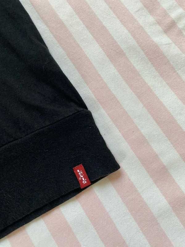 Czarna bokserka bluzka z dekoltem v Levis M/S 38/36