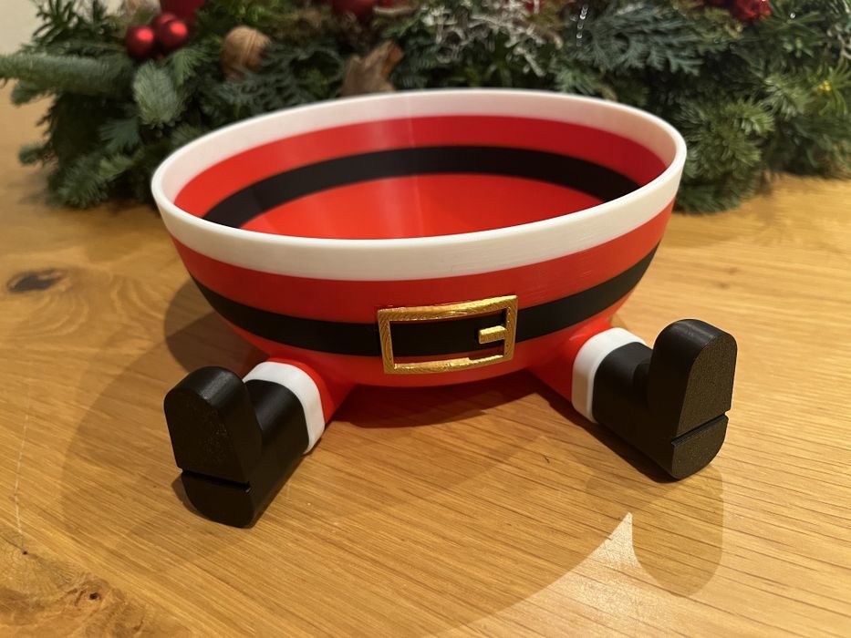 Świąteczna miska na słodycze w kształcie stroju Mikołaja