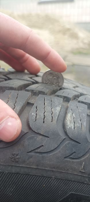 Продаю шини одну зиму їздили стан супер