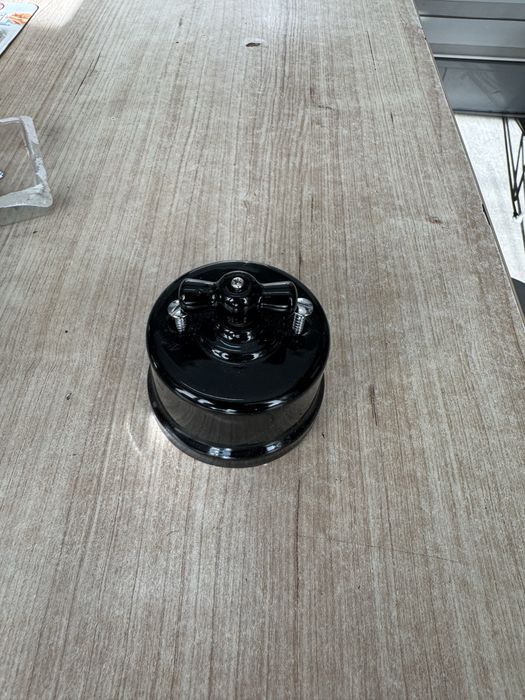Wlacznik ceramiczny natynkowy czarny retro