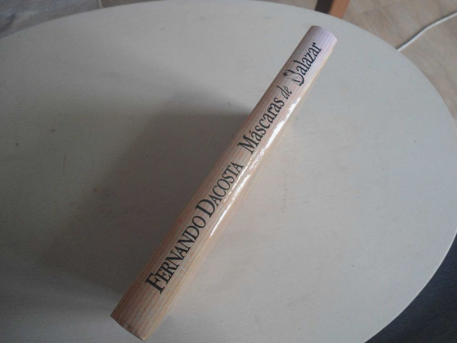 Máscaras de Salazar por Fernando Dacosta