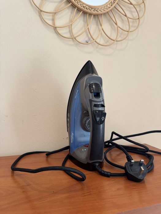 Żelazko z angielskim wtykiem – długi kabel 3,5 m