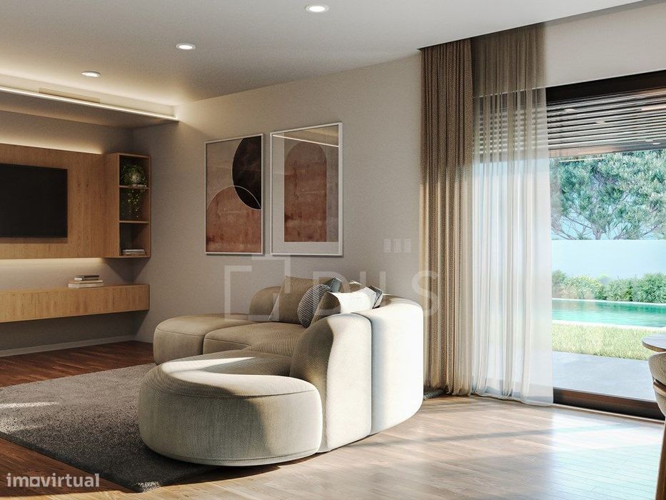 Moradia T4 com garagem e piscina na Herdade do Meio, Amora