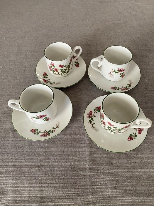 Cztery filiżanki porcelana