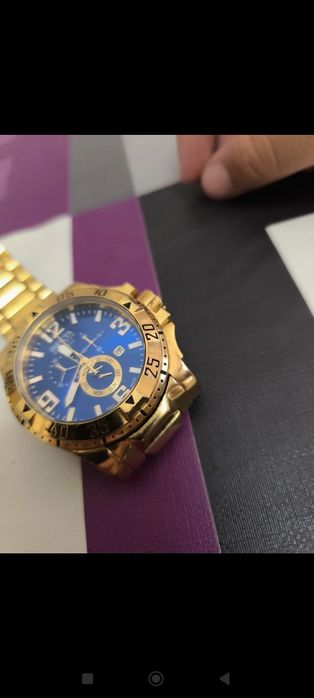 Relógio dourado INVICTA