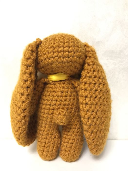 В‘язаний зайчик ручної роботи