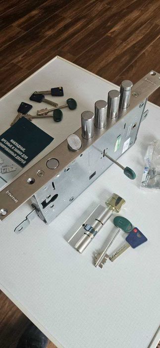 Дверний врізний замок Mottura 54.797 TBSR54 + Multlock