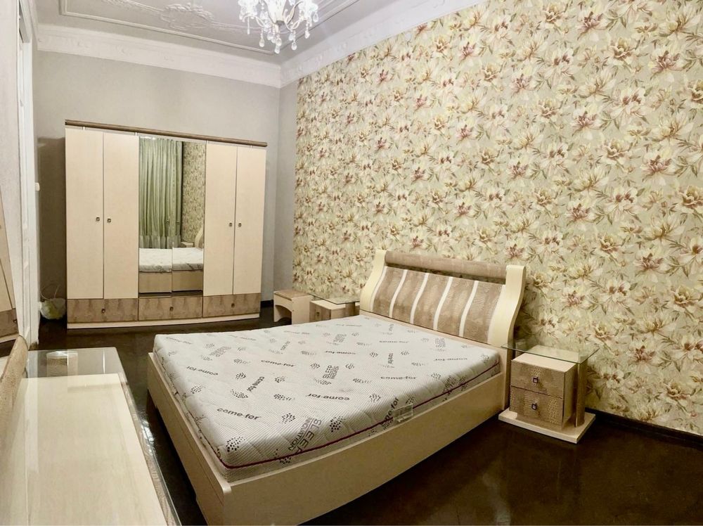 Продам 4к квартиру на вул. Дмитріївська 58А. Галицька площа. Цирк.