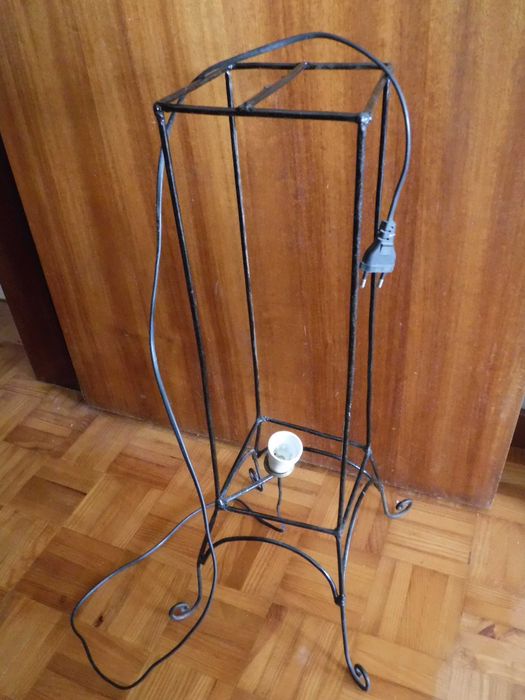Candeeiro estrutura metálica