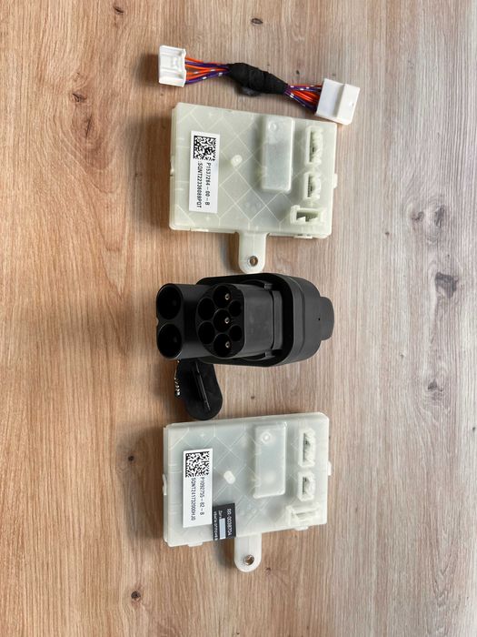 Блок управління зарядки (ретрофіт) Tesla Model 3, У