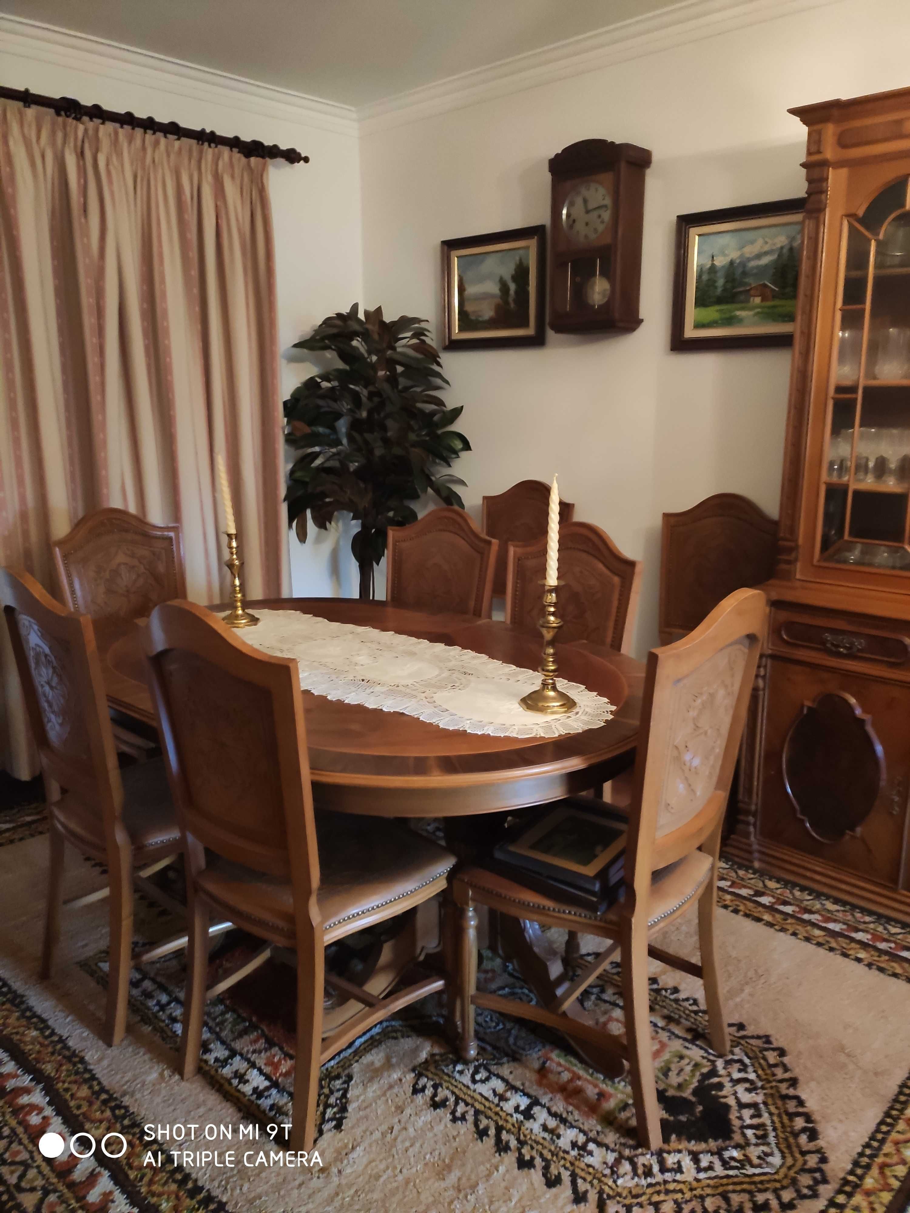 Mobilia de Sala de Jantar em bom estado.