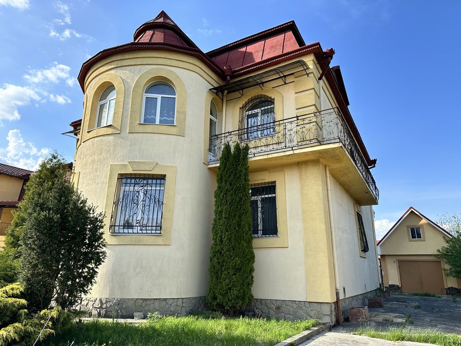 Продаж комплексу з будинків