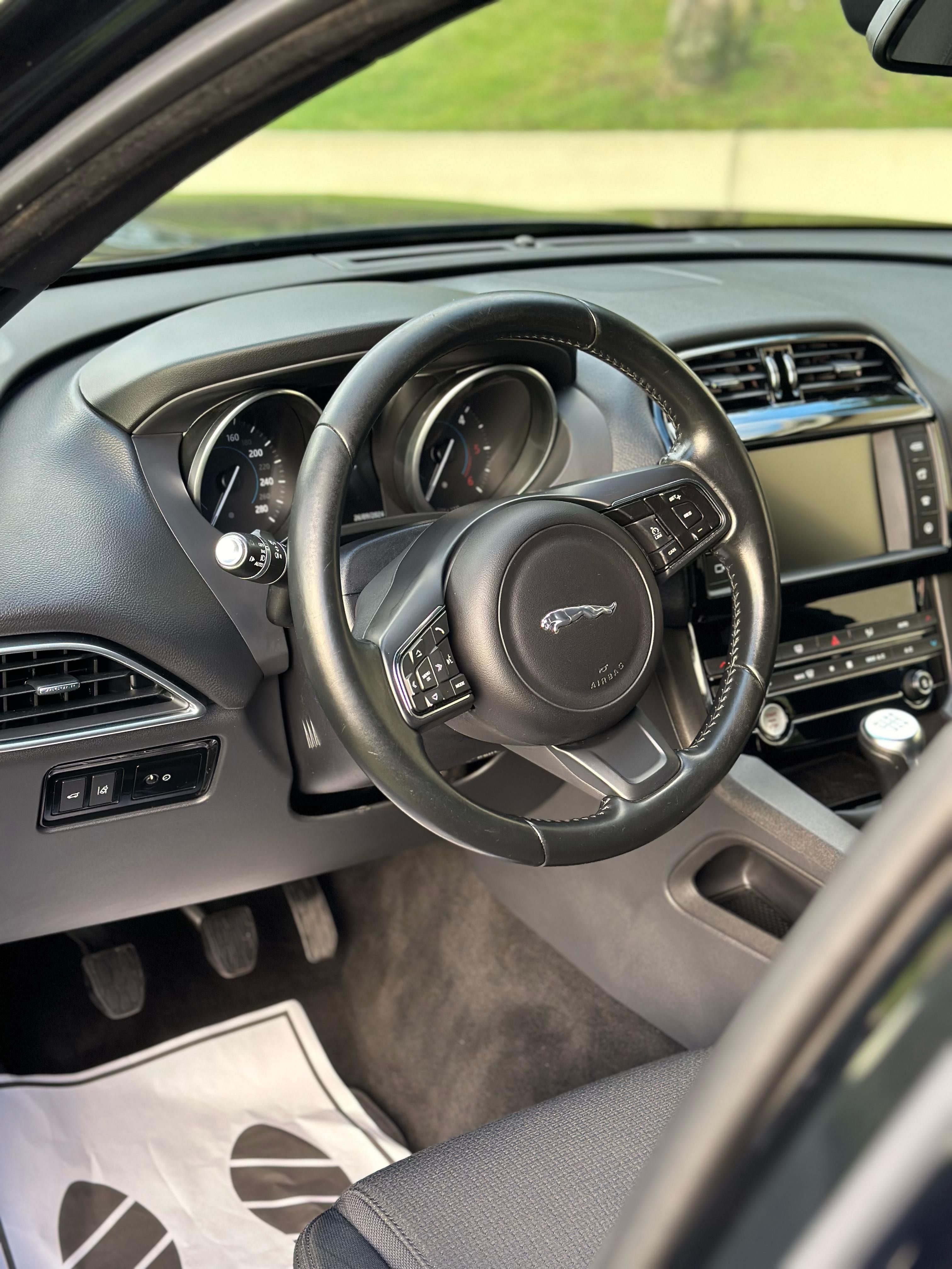 Jaguar F-Pace 2.0 Diesel 180cv | 2017 | 215.000km | 29.990€