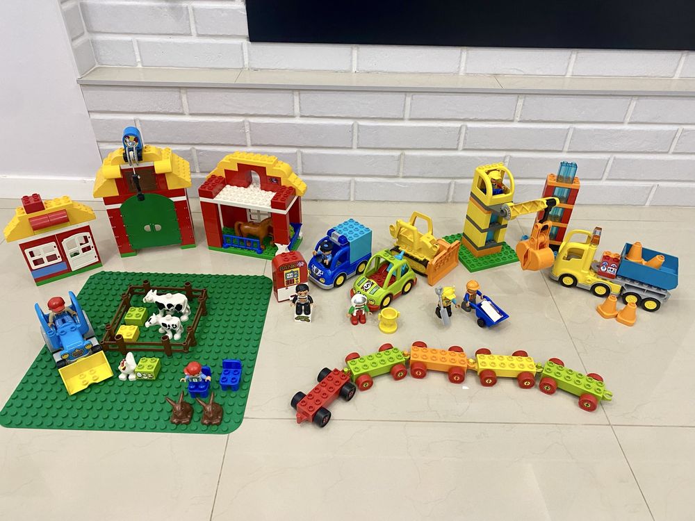 Lego Duplo 10525 (ферма), 10813,  (буд майданчик), поліція, гонщик