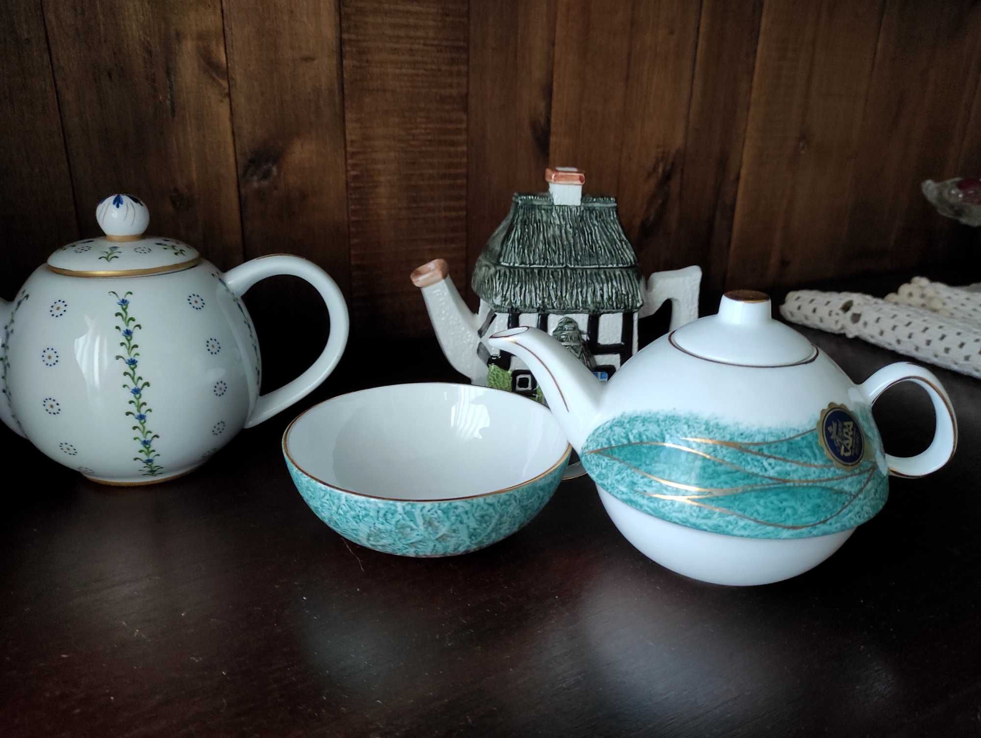 Bules de chá em porcelana lindos