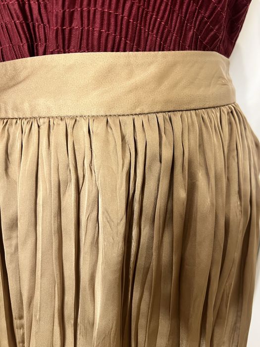 Saia plissada acetinada Tintoretto