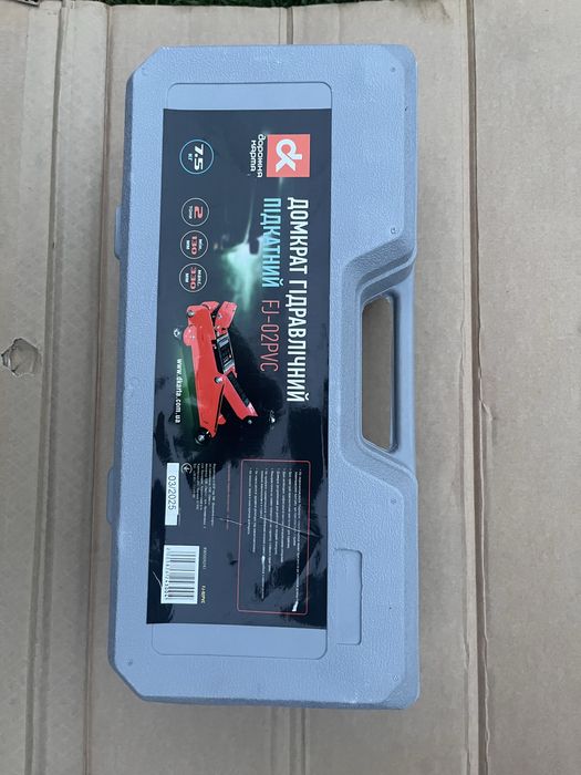 Домкрат підкотний DK 2т
