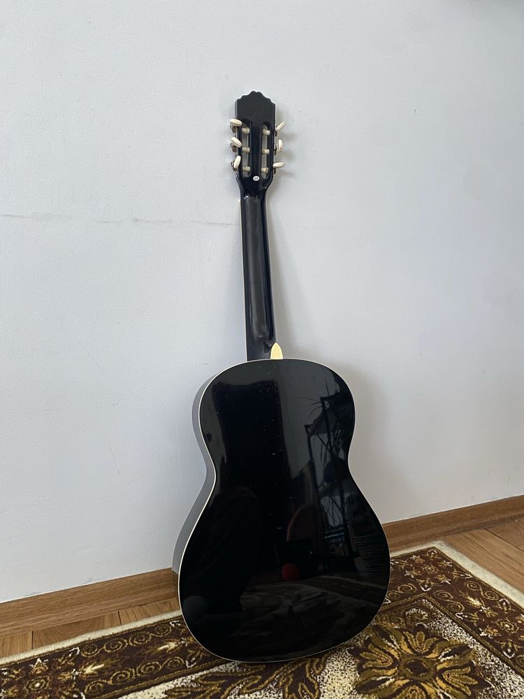 Gitara klasyczna Ever Play EV-425 BK 4/4 – idealna dla początkujących!