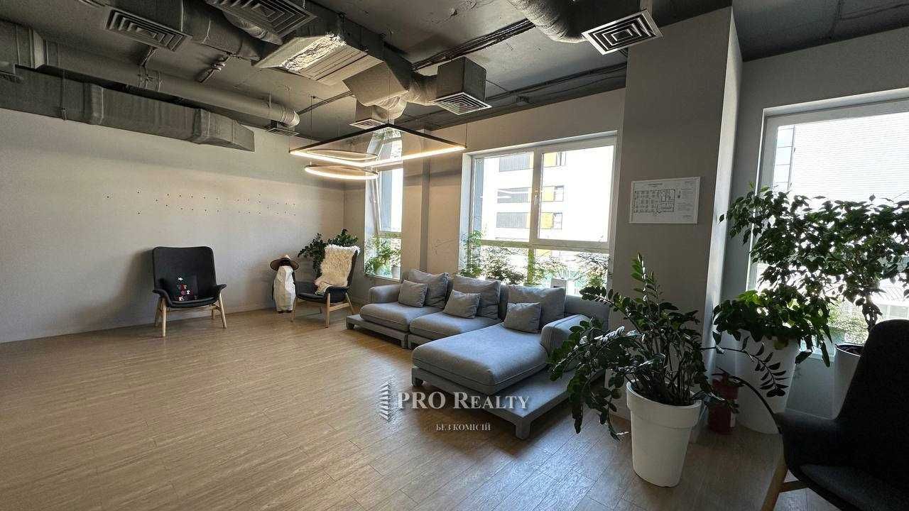 Креативний Loft офіс біля метро.