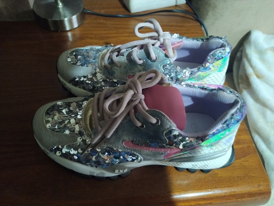 Sapatilhas exé como novas