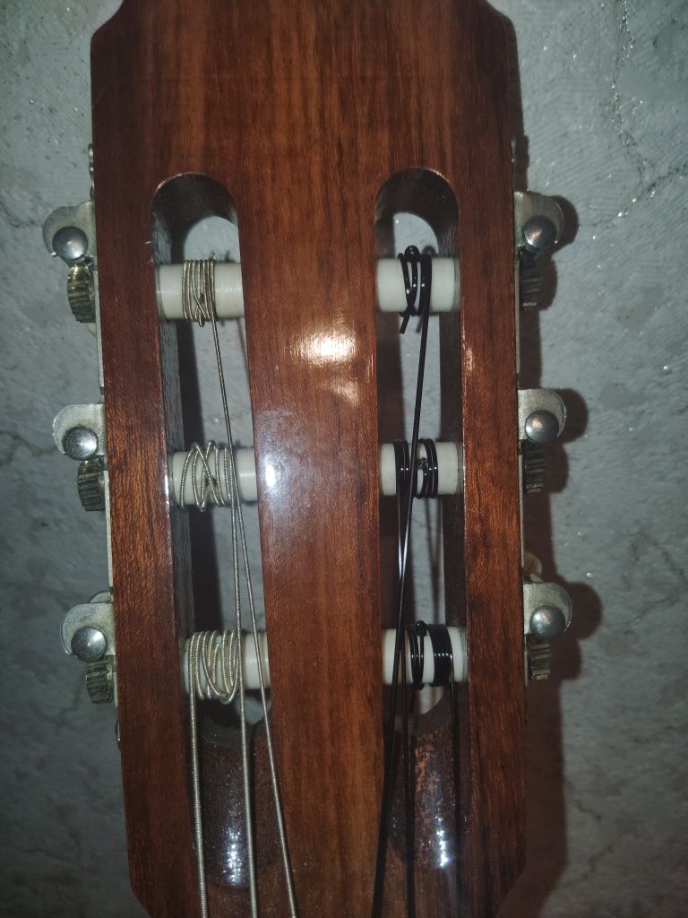 gitara klasyczna marki Ronda model Nº 300,
