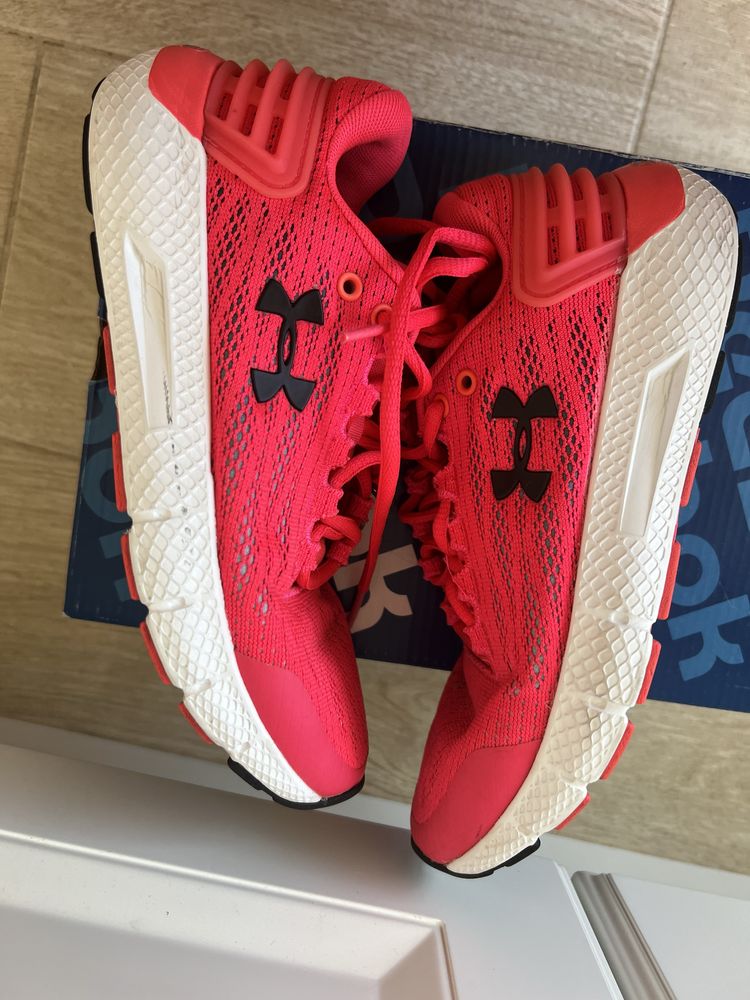 Кросівки Under Armour, Skechers дівочі 35 розмір