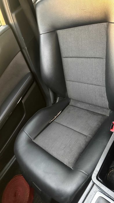 Mercedes E200CDI W212 Sedan 2010 r kolor 040 uszkodzony silnik OM651