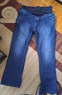 Niebieskie jeansy ciążowe