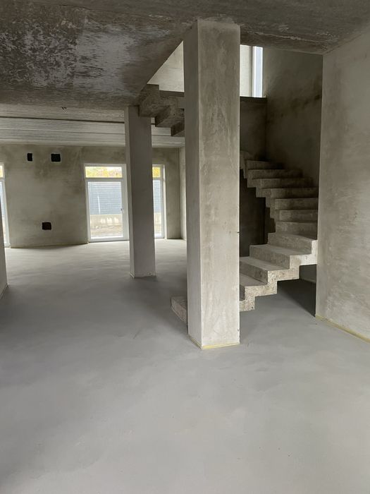 Будинок. Луцьк. Будинок.