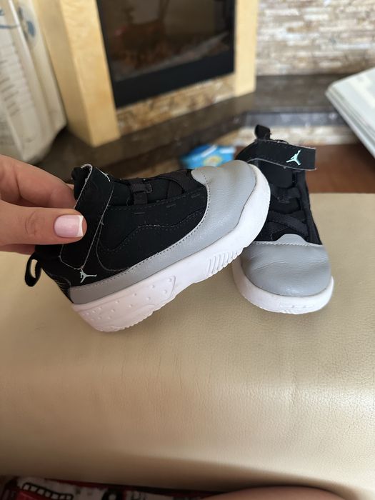 Продам дитячі кросівки Nike Jordan