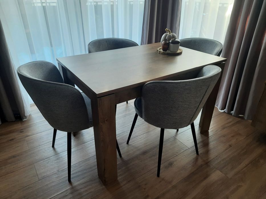 Zestaw krzeseł + stół