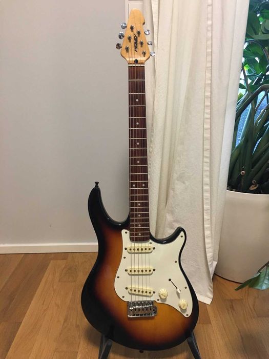 Peavey Raptor Special. Stratocaster S-S-S Корея в плотном чехле Peavey