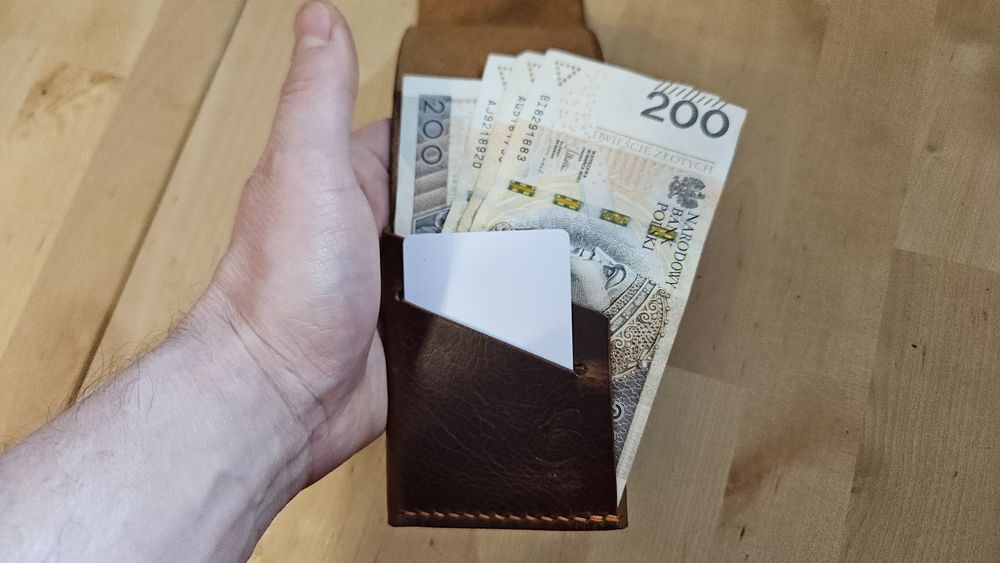 Borubar Skóroszyj - minimalistyczny portfel z fantastycznej skóry