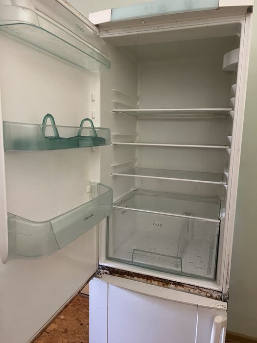 Холодильник електролюкс робочий