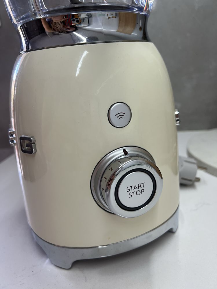 Liquidificadora SMEG branca