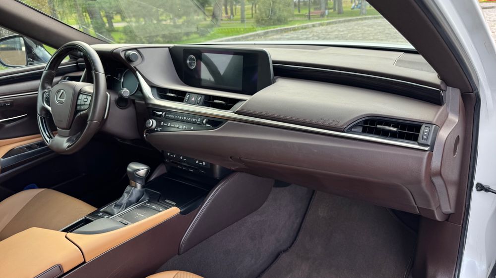 Продам Lexus ES 300 Hybrid 2021 Ідеальний і Максимальний